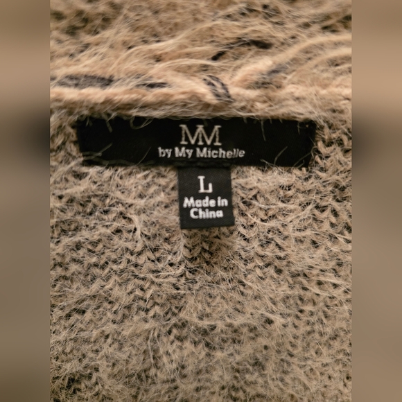 My Michelle Beige Patterned Cardigan Hidden Closure. Large - Picture 2 of 7